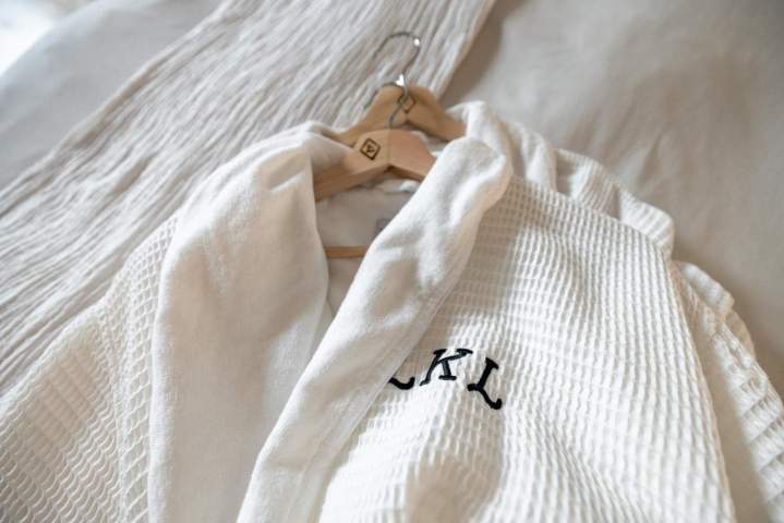 Une finition élégante et durable pour personnaliser vos textiles